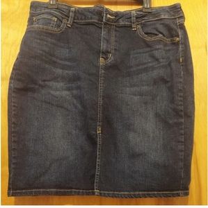 GAP Short Denim Skirt with Pockets.